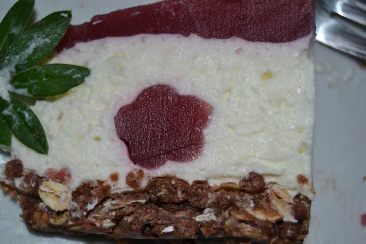 Müsli Torte mit Himbeere Blume